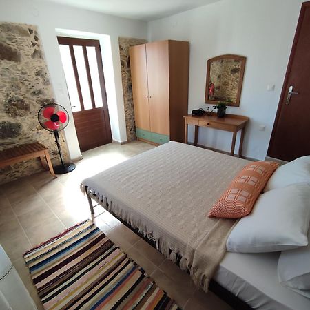 Apartamento Grandma Agatha & Virginia'S Stonehouse Kefálion Habitación foto